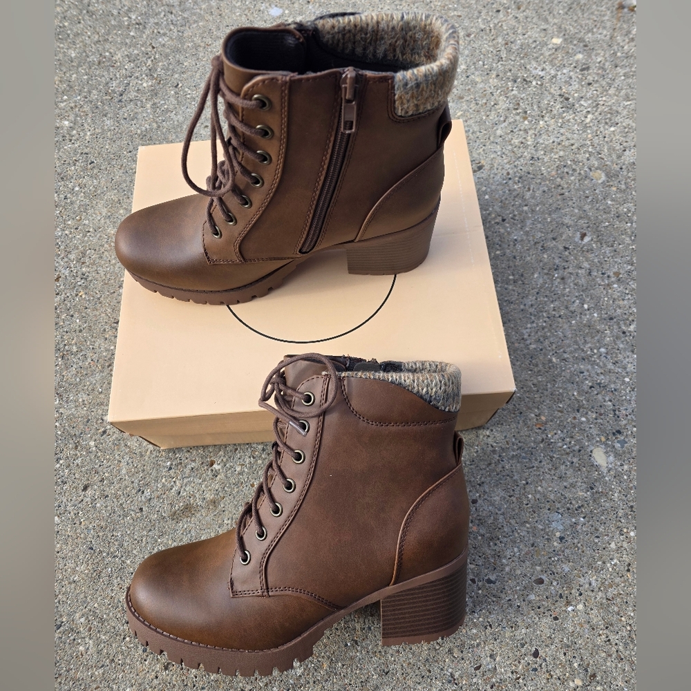 SODA Brown Lace-Up Ankle  Women Size 7.5 Boots
